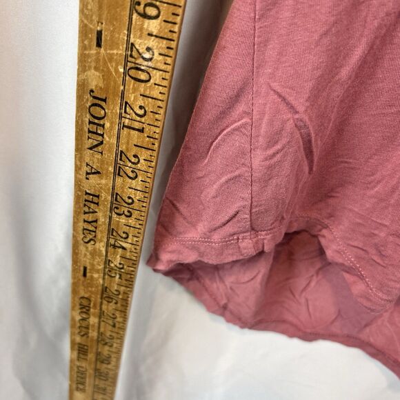 White Crow Women’s V-Neck T-Shirt Size Small Mauve Pink Pocket Tee Casual Soft - Picture 3 of 8